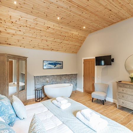 Osprey Lodge 1 With Hot Tub Newton Stewart Dış mekan fotoğraf