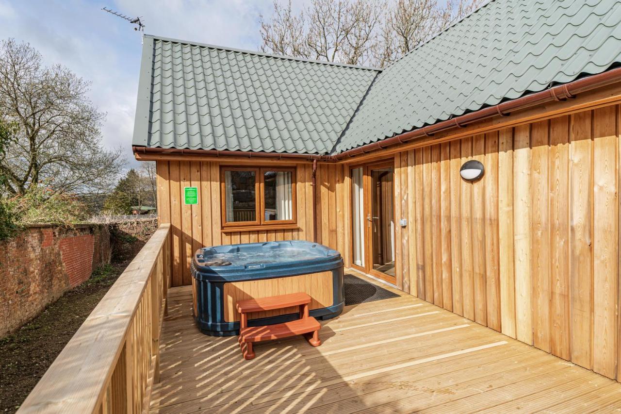 Osprey Lodge 1 With Hot Tub Newton Stewart Dış mekan fotoğraf
